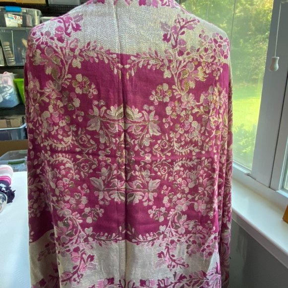 Shawl or Large scarf! - Picture 2 of 10